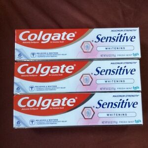 Colgate Sensitive Toothpaste Maximum Strength with Whitening - Fresh Mint Gel -